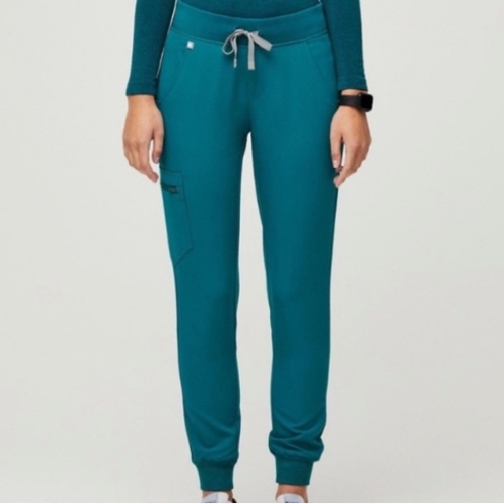 CLOSET TEMPORARILY CLOSING IN JANUARY‼️FIGS Zamora Blue Joggers